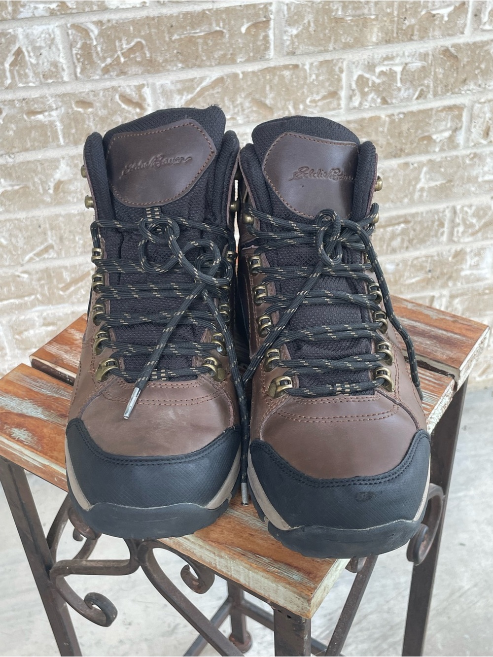 Eddie Bauer Men's Hiking Boots Size 8 Waterproof
Almost New Outdoor Trail
Shoes
